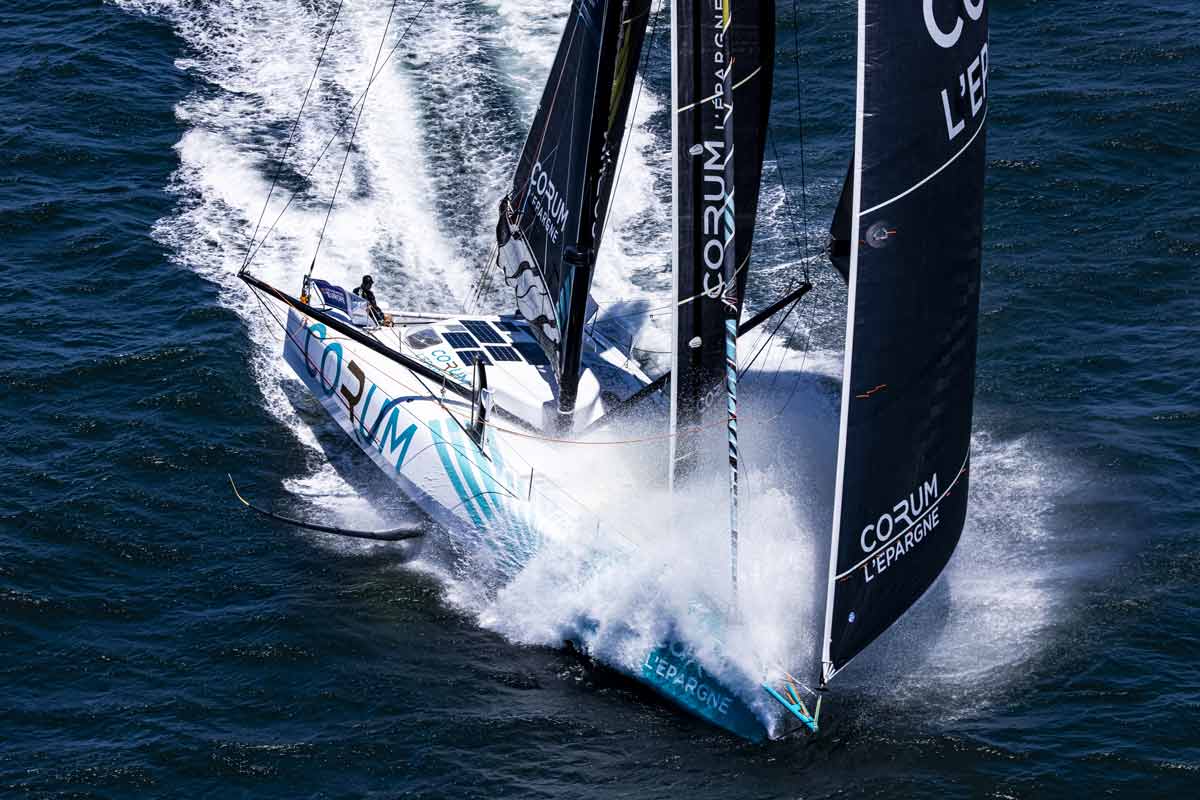 Bateau CORUM sur l'eau