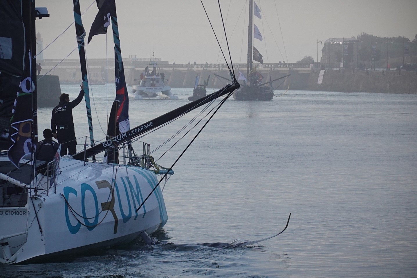 vendeee-globe-sortie-chenal-corum-lepargne.jpg