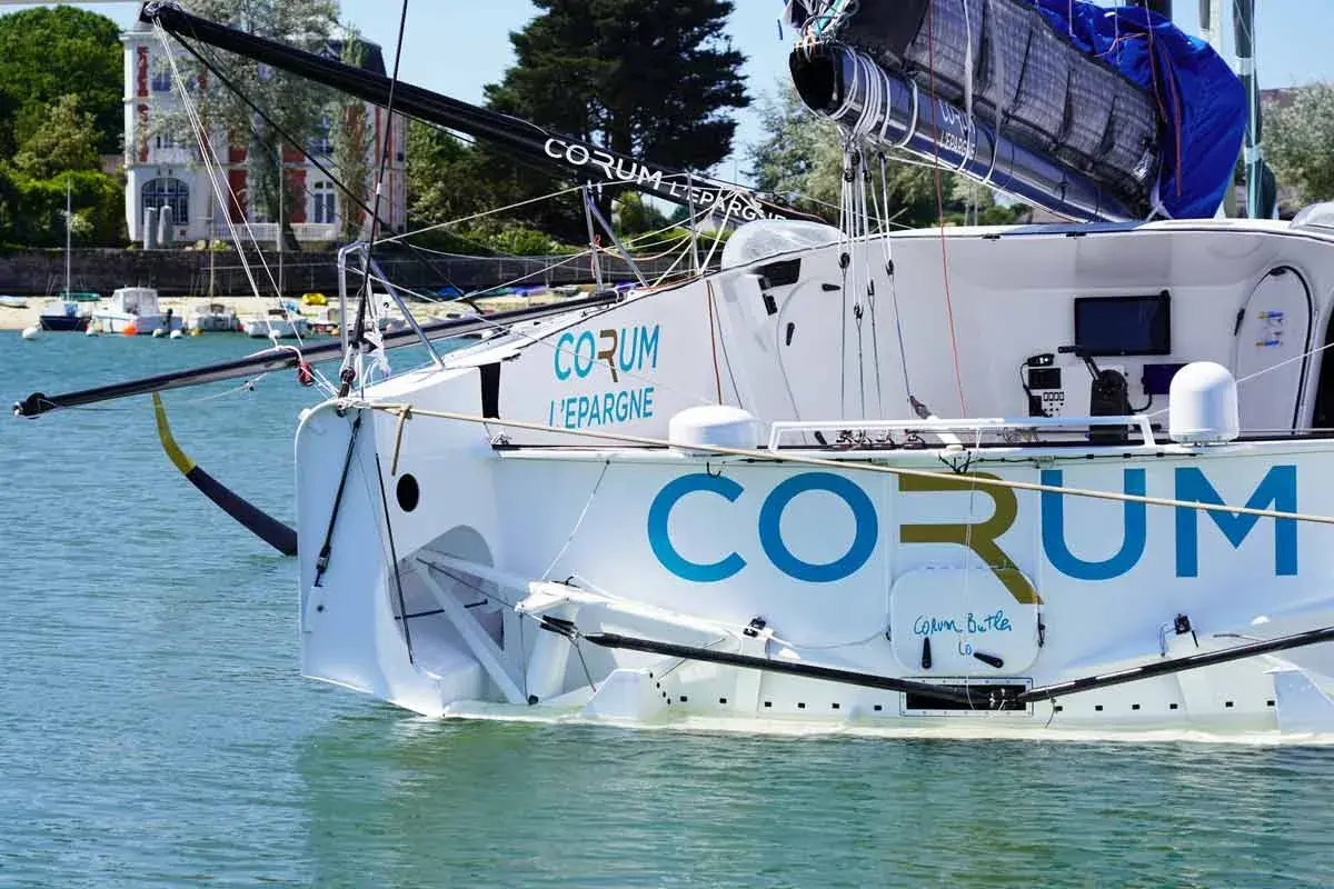 Bateau CORUM de dos