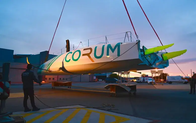 Bateau CORUM au sol